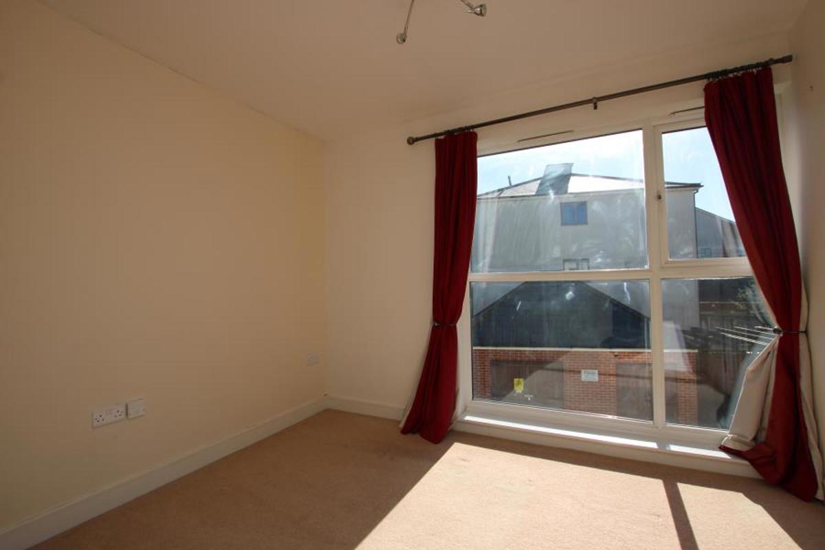 Flat Little Locky Close in Bristol