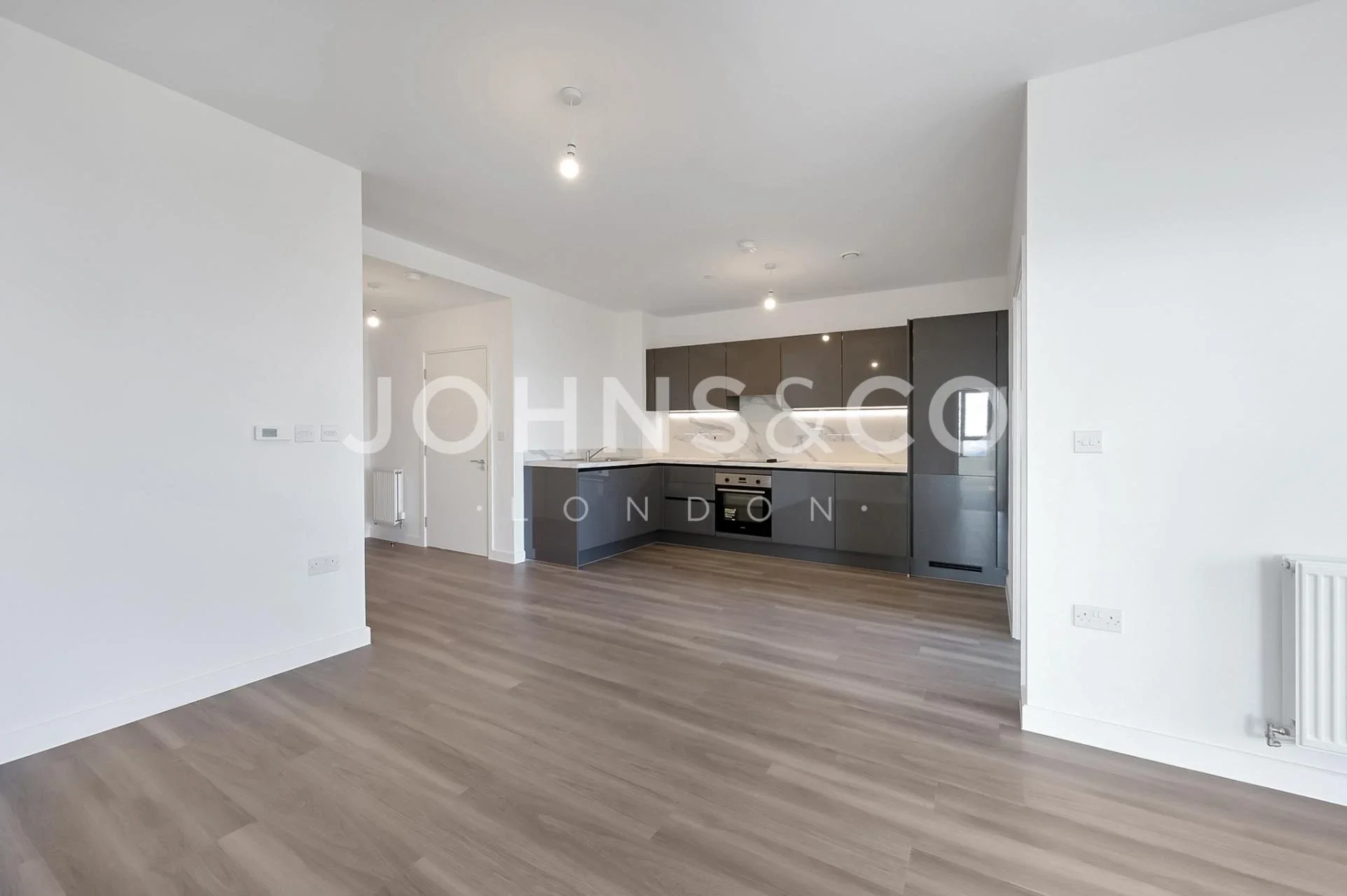 Flat Ilderton Road in Greater London