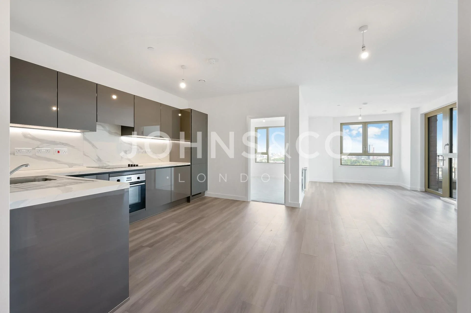 Flat Ilderton Road in Greater London