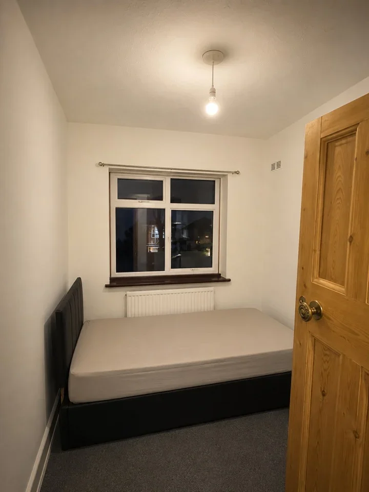 Room Selwyn Road in Greater London