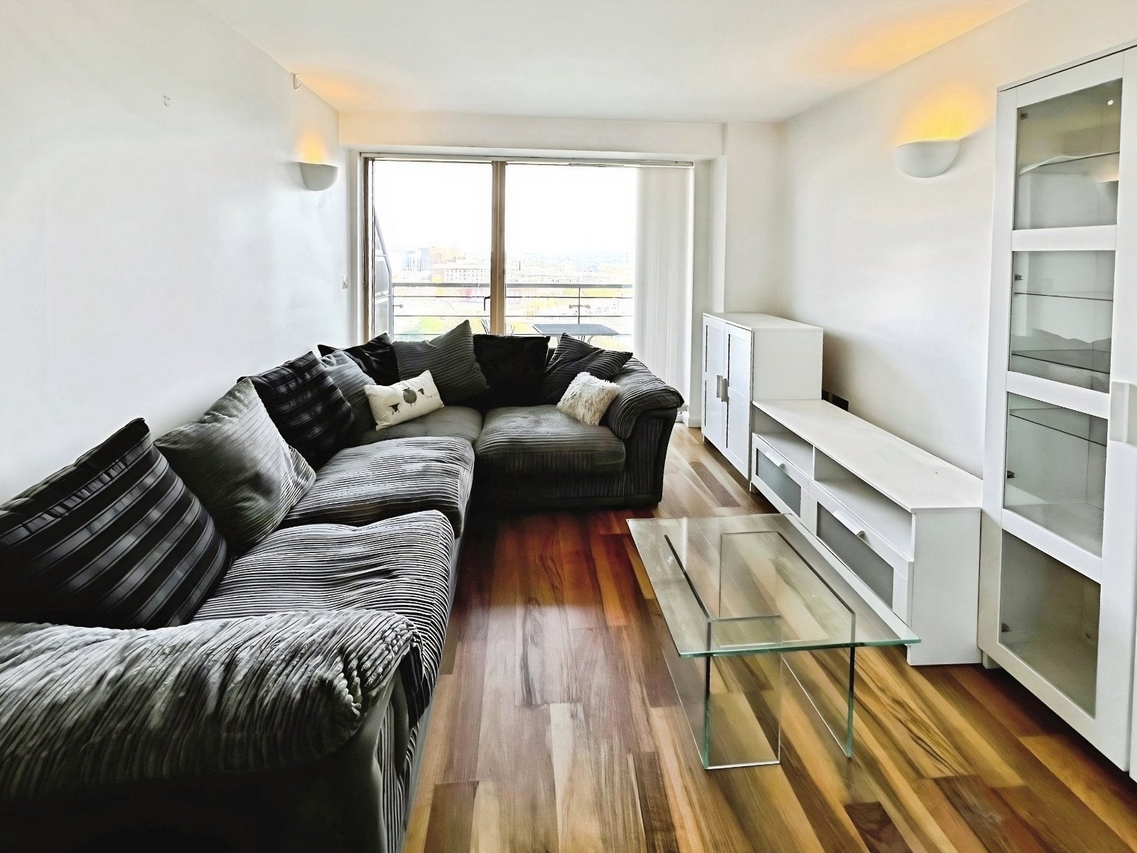 Flat Whitehall Riverside in Leeds