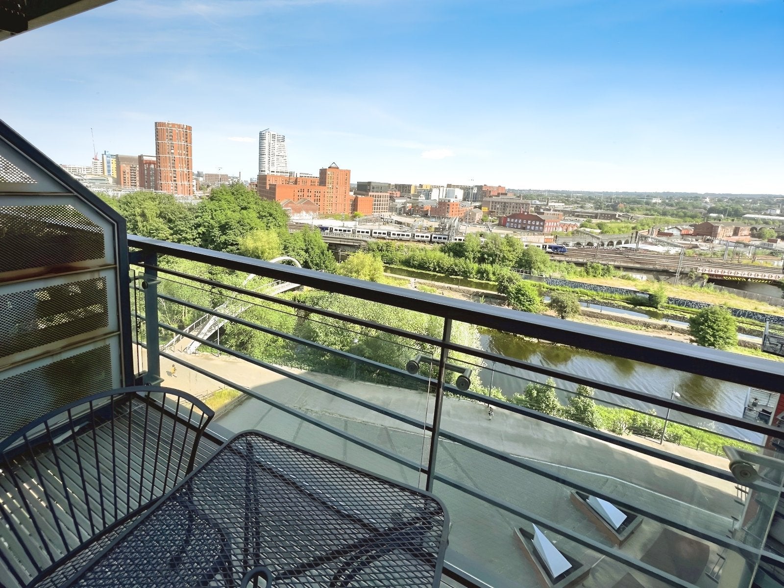 Flat Whitehall Riverside in Leeds