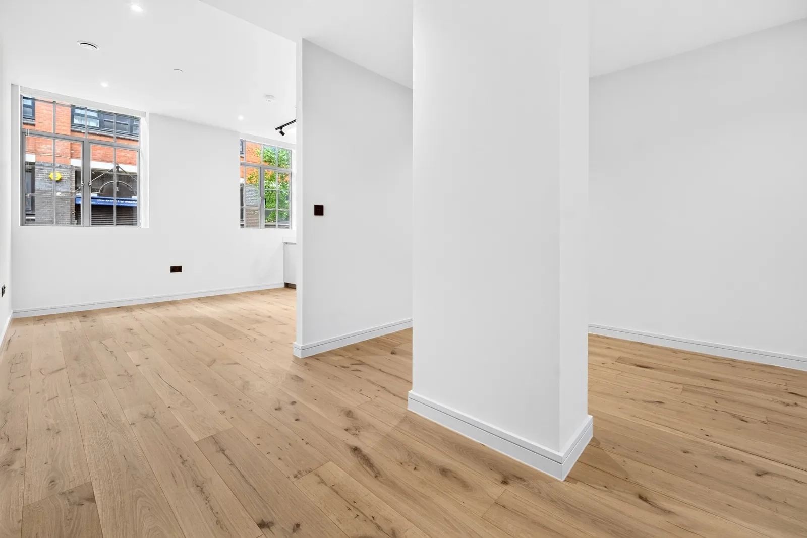 Flat Hollybush Gardens in Greater London