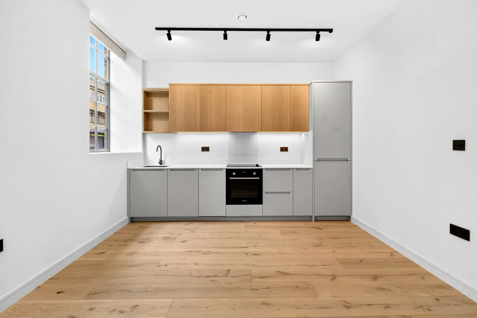 Flat Hollybush Gardens in Greater London
