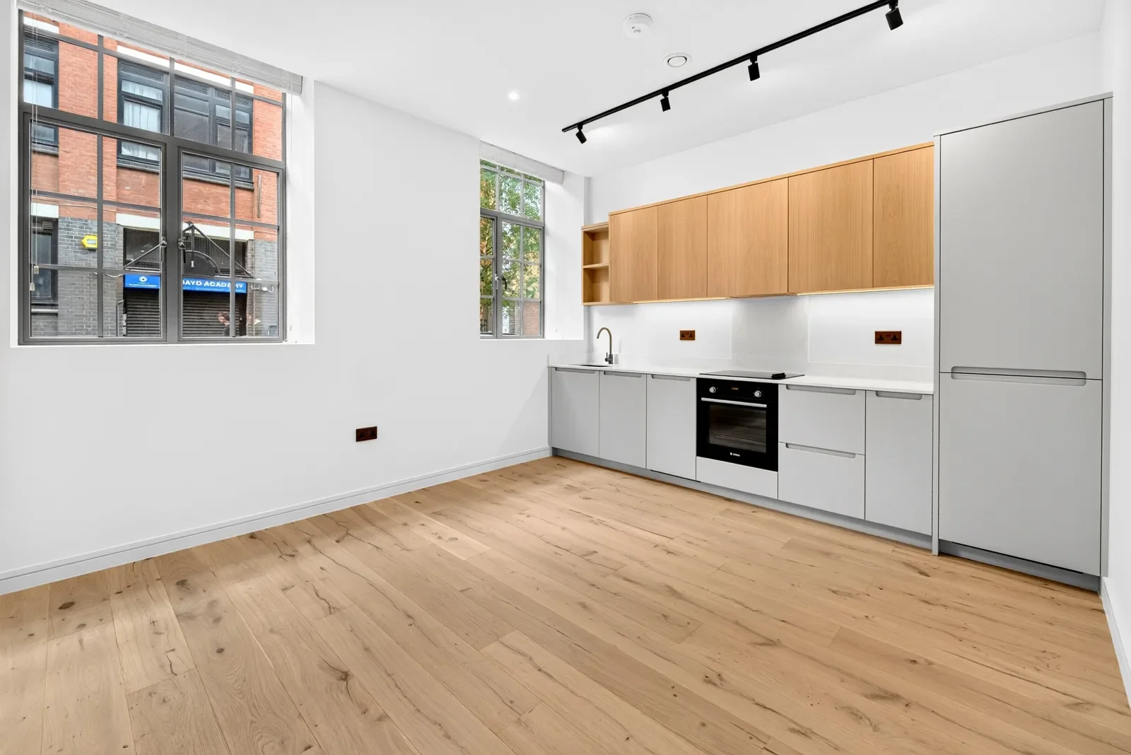 Flat Hollybush Gardens in Greater London