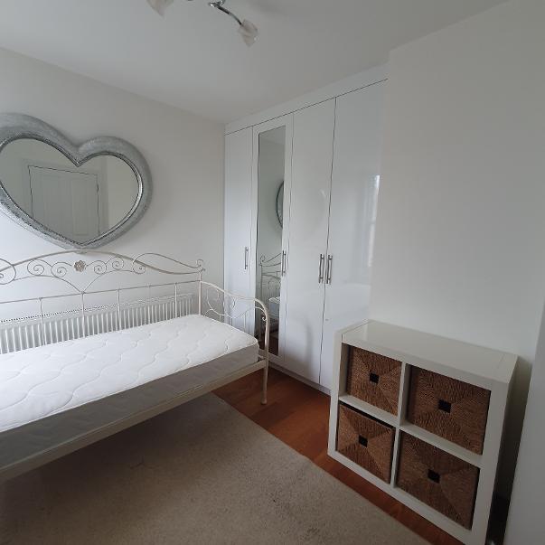 Room Rothschild Road in Greater London