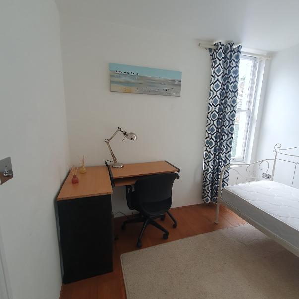 Room Rothschild Road in Greater London