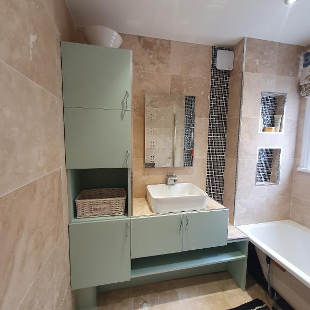 Room Rothschild Road in Greater London