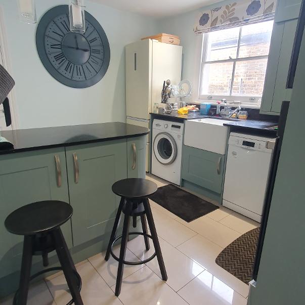 Room Rothschild Road in Greater London