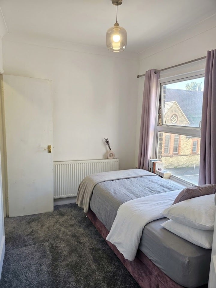 Flat Natal Road in Greater London