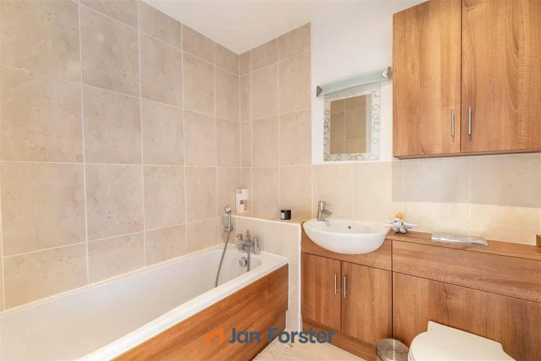Flat McCracken Close in Newcastle upon Tyne