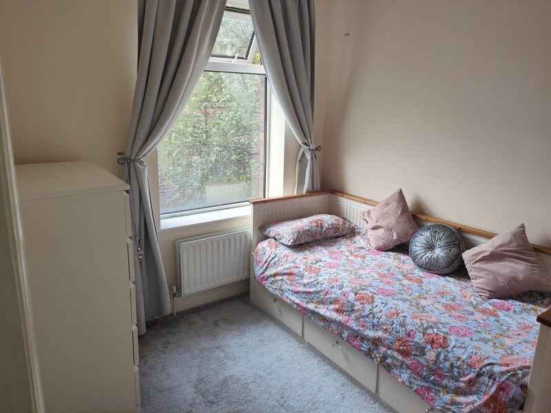 Room Tyndall Street in Oldham
