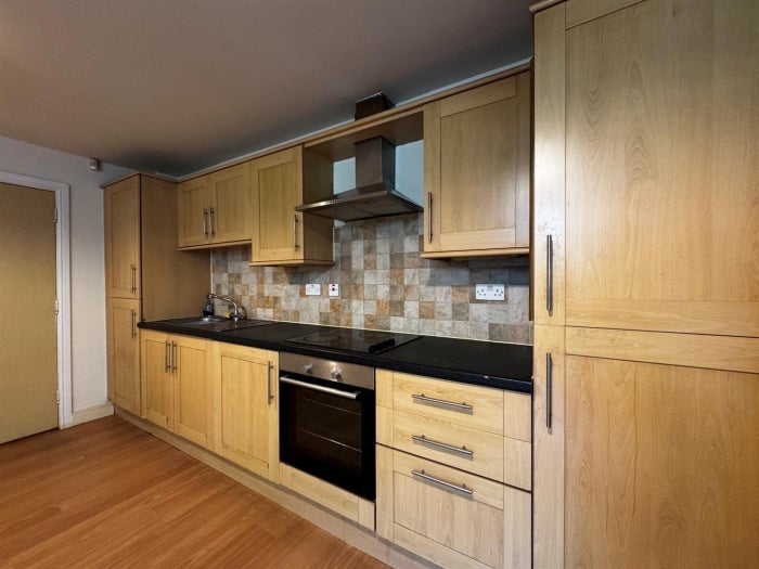 Flat Heathbury Gardens in Calderdale