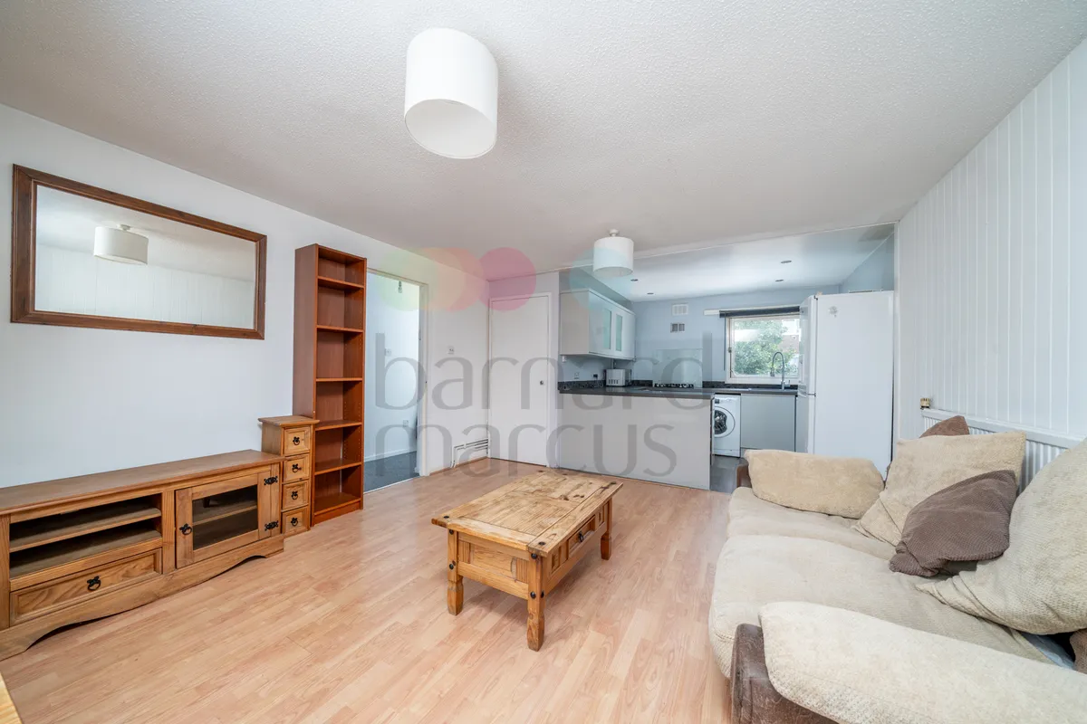 Flat Bredgar Road in Greater London