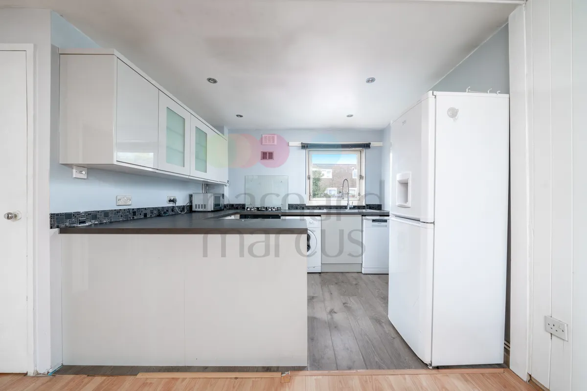Flat Bredgar Road in Greater London