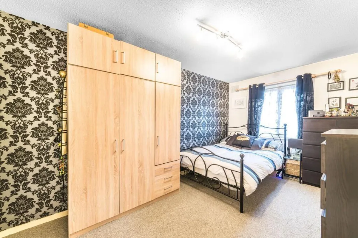 Flat Bredgar Road in Greater London