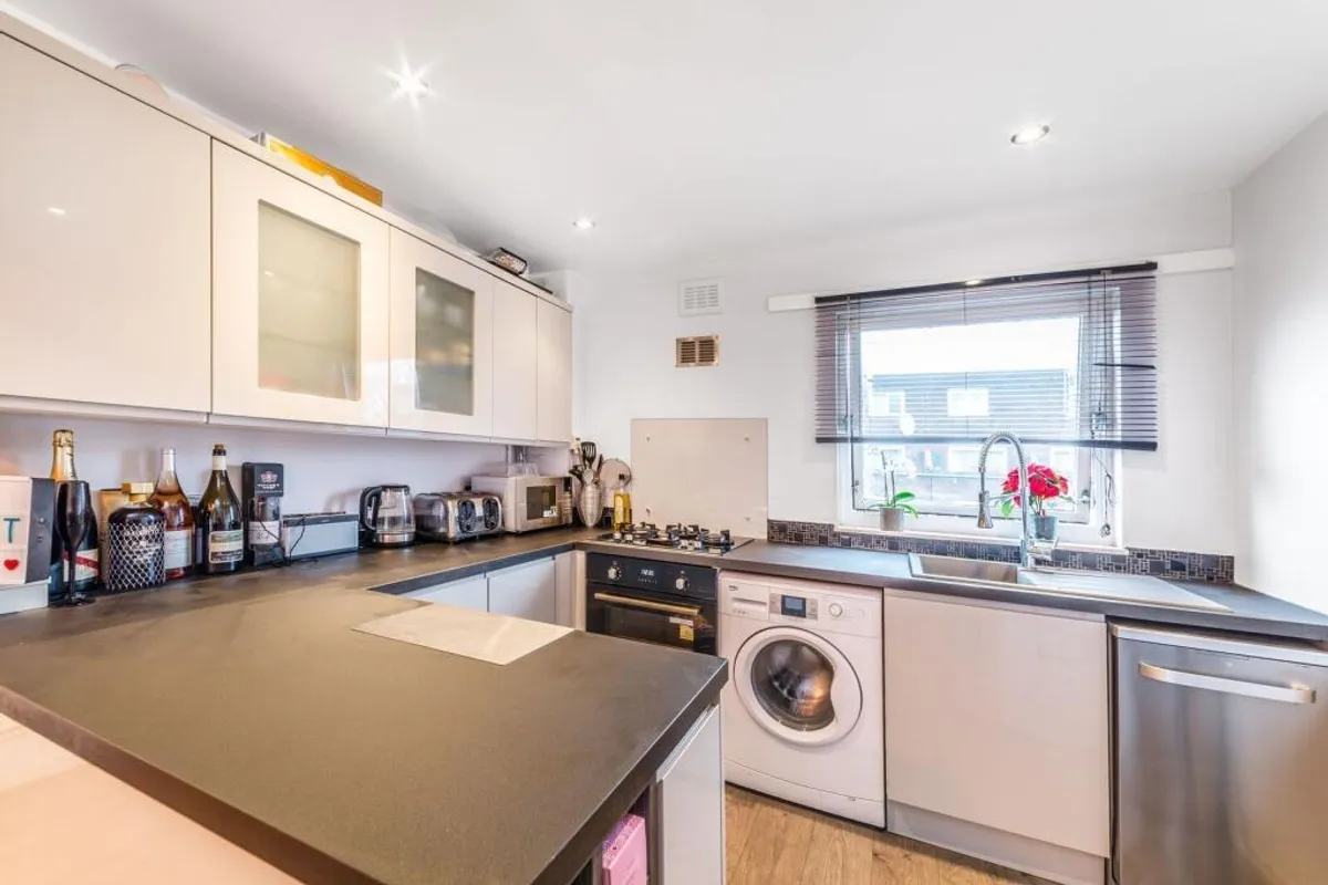 Flat Bredgar Road in Greater London