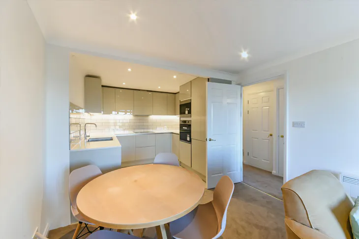 Flat Wapping Lane in Greater London