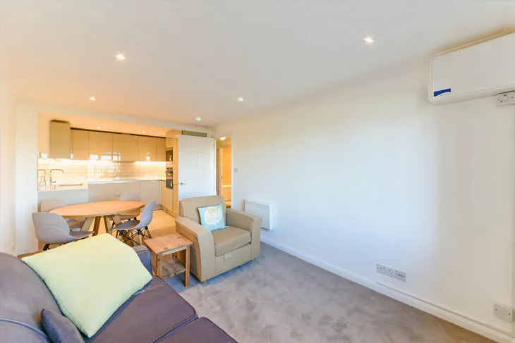 Flat Wapping Lane in Greater London
