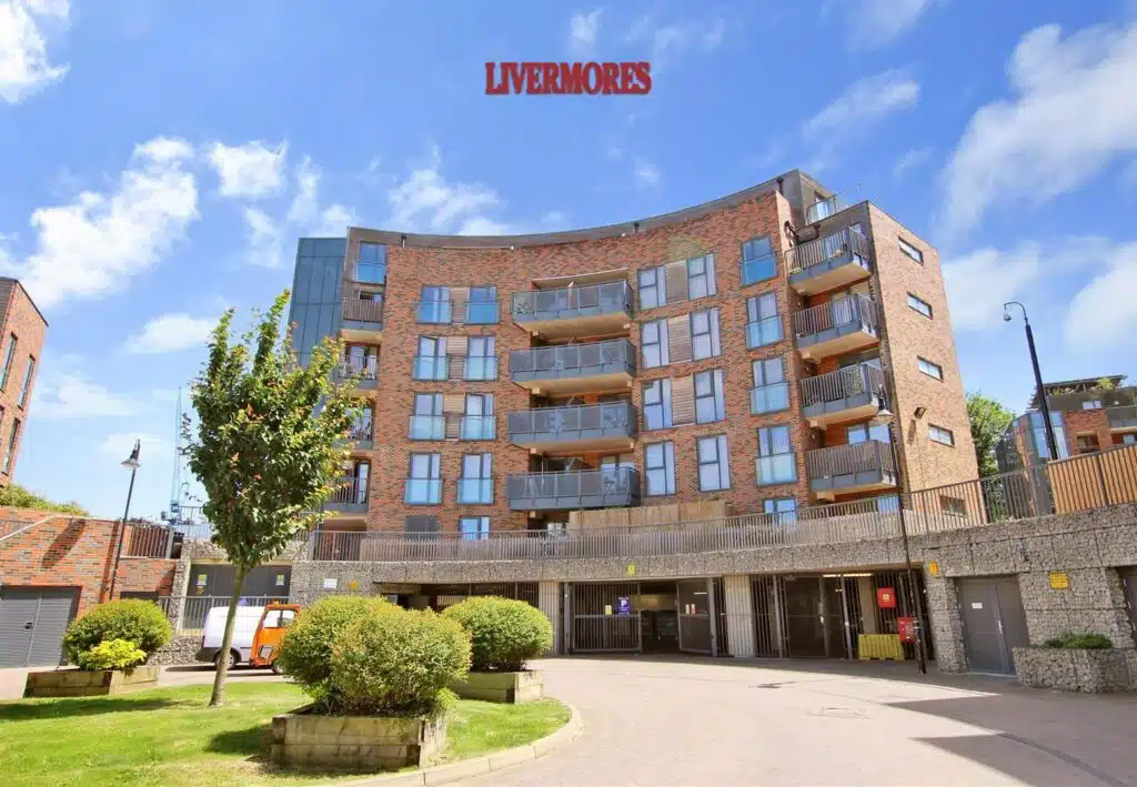 Flat Crayford Road in Greater London