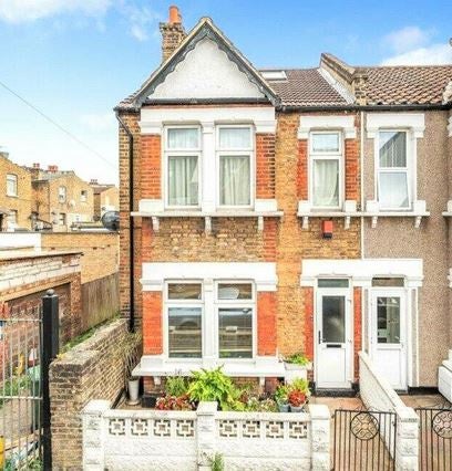 House Woodlands Street in Greater London