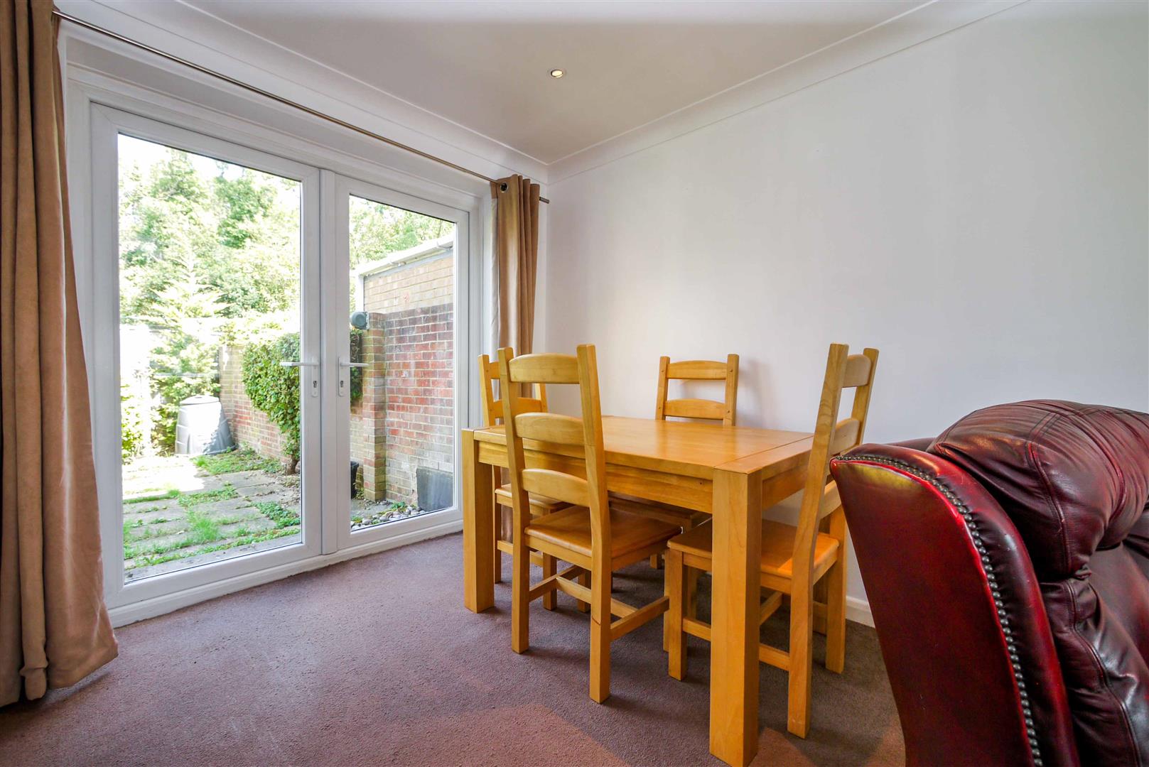 House Walnut Tree Road in London