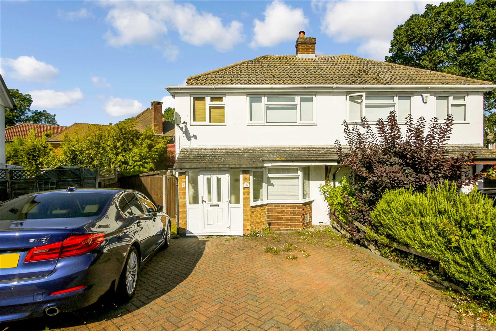 House Walnut Tree Road in London