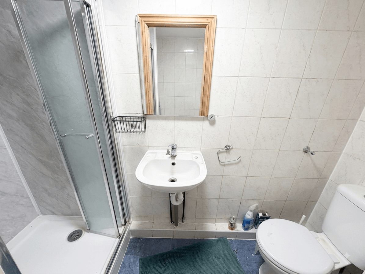 Flat Bath Road in London