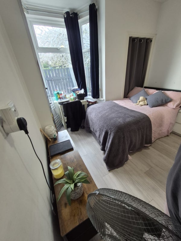 Room Abbeydale Road in Sheffield