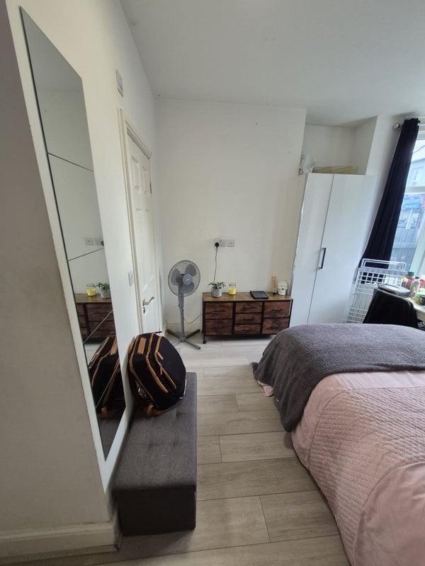 Room Abbeydale Road in Sheffield
