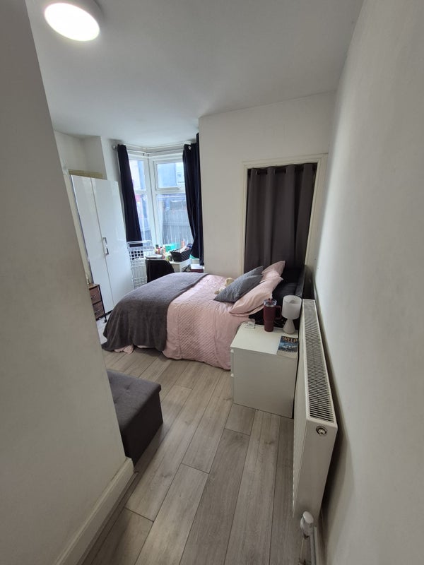 Room Abbeydale Road in Sheffield