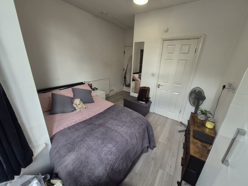 Room Abbeydale Road in Sheffield