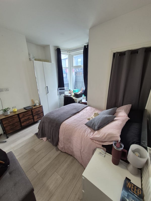 Room Abbeydale Road in Sheffield