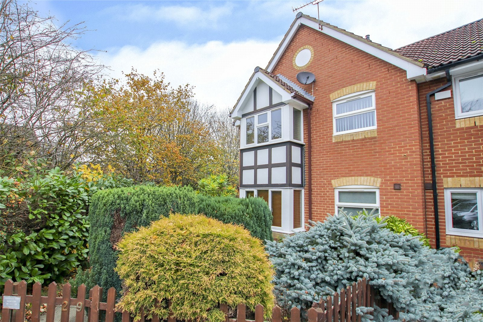 House Francis Gardens in Newell Green