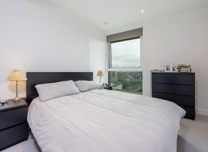 Flat Glenthorne Road in Greater London