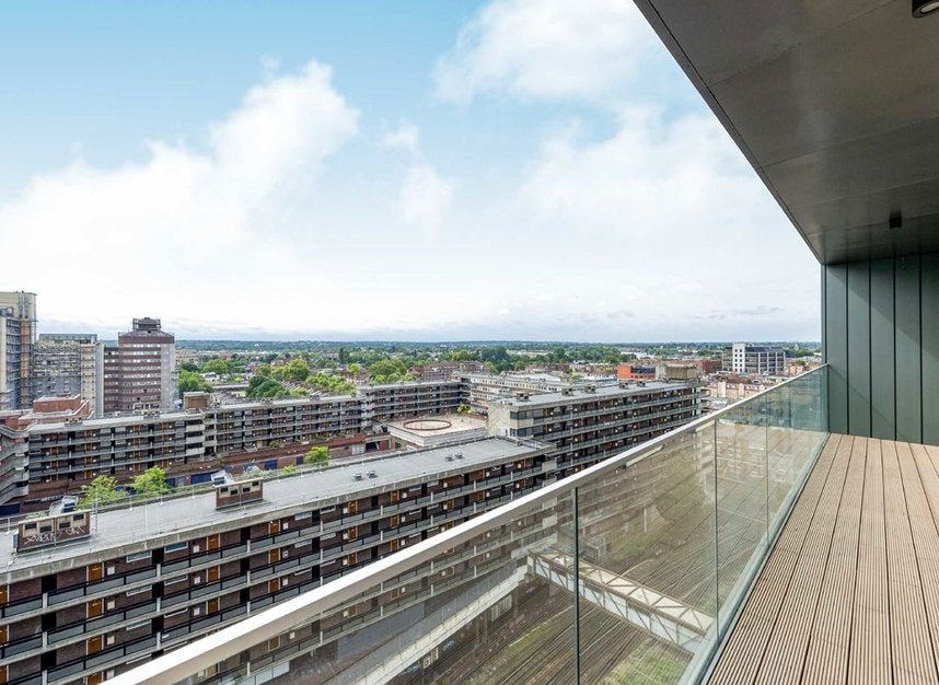 Flat Glenthorne Road in Greater London