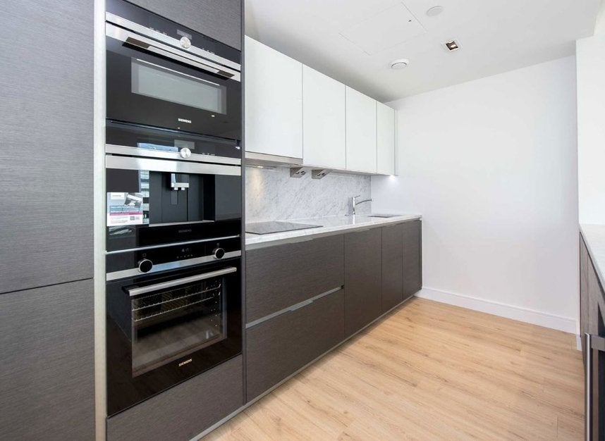 Flat Glenthorne Road in Greater London