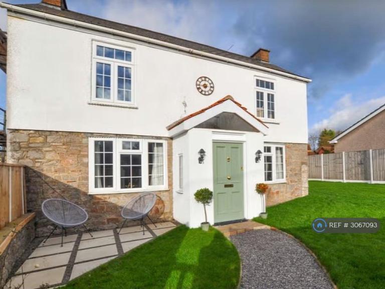 House High Street in Claverham