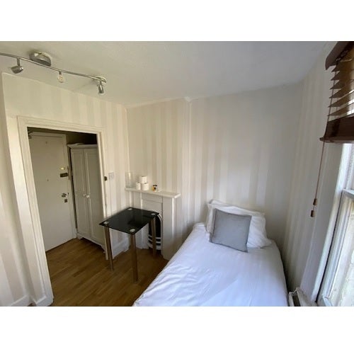 Room Holland Road in London