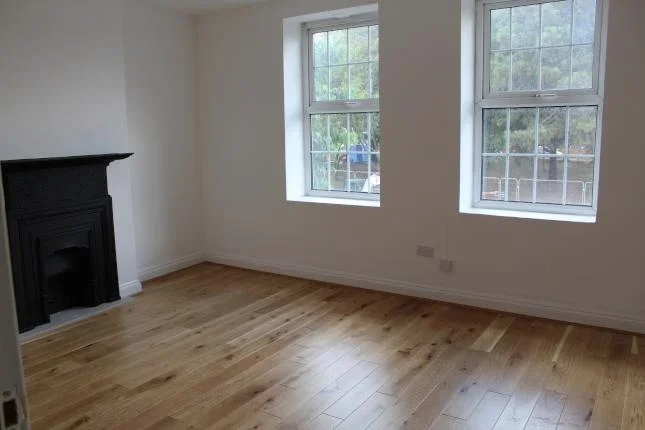 Flat Canonbury Road in Greater London