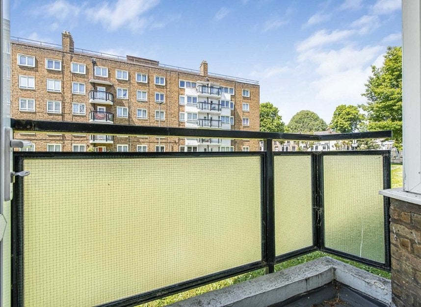 Flat Broomgrove Road in Greater London