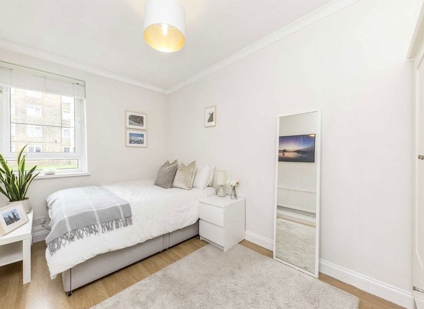 Flat Broomgrove Road in Greater London