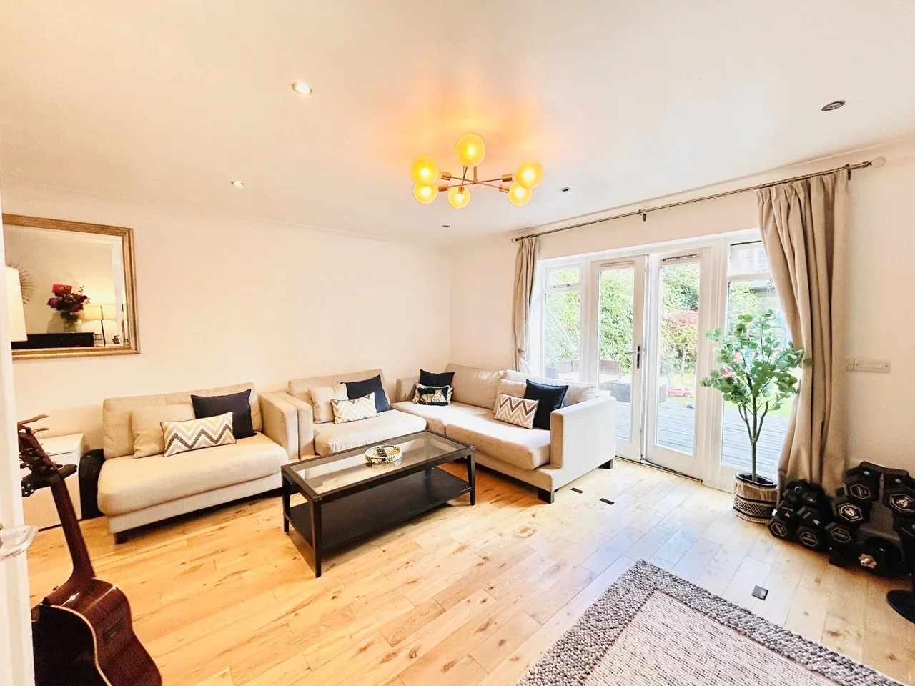 Room Benjamin Mews in Greater London