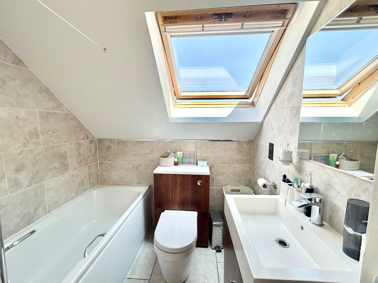 Room Benjamin Mews in Greater London