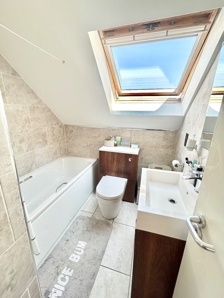 Room Benjamin Mews in Greater London