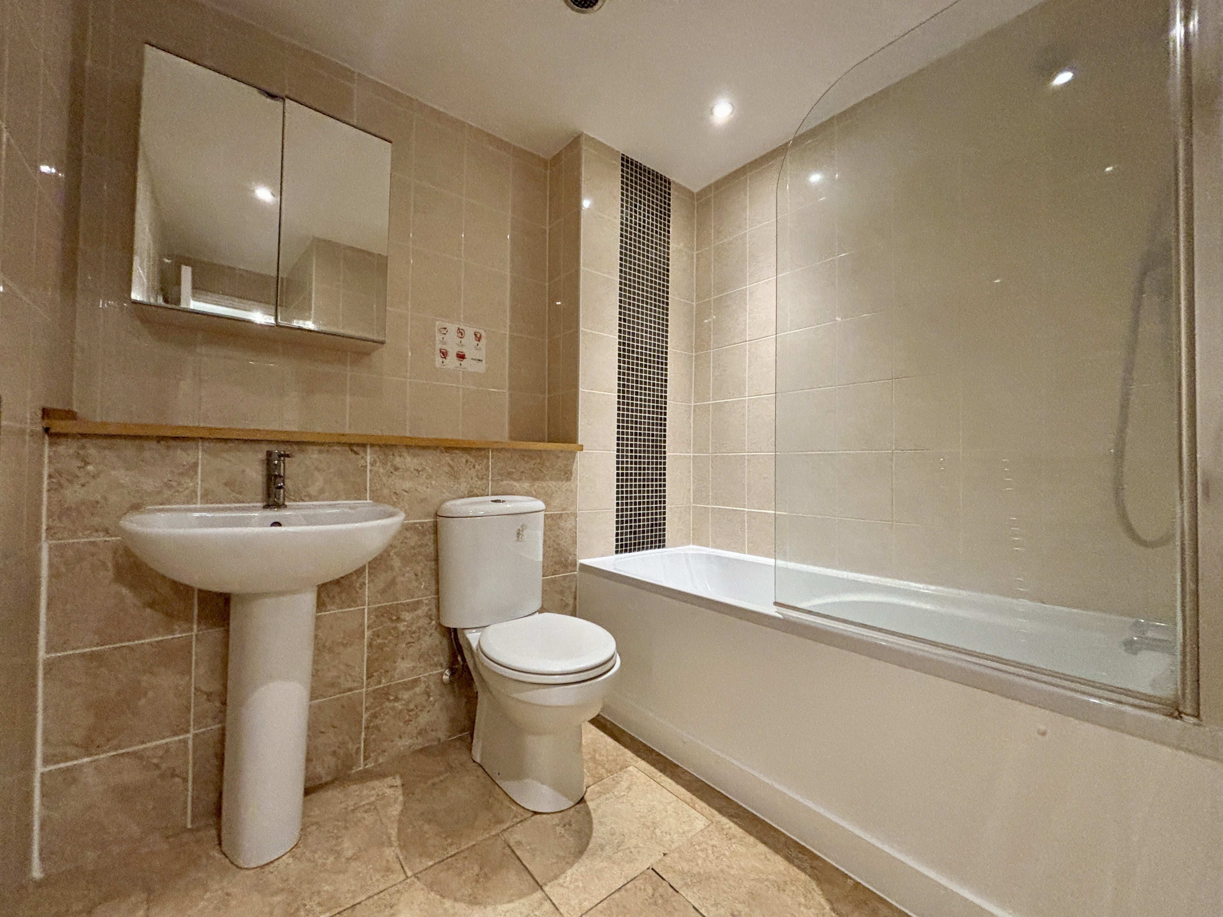 Flat Foxgrove Road in Greater London