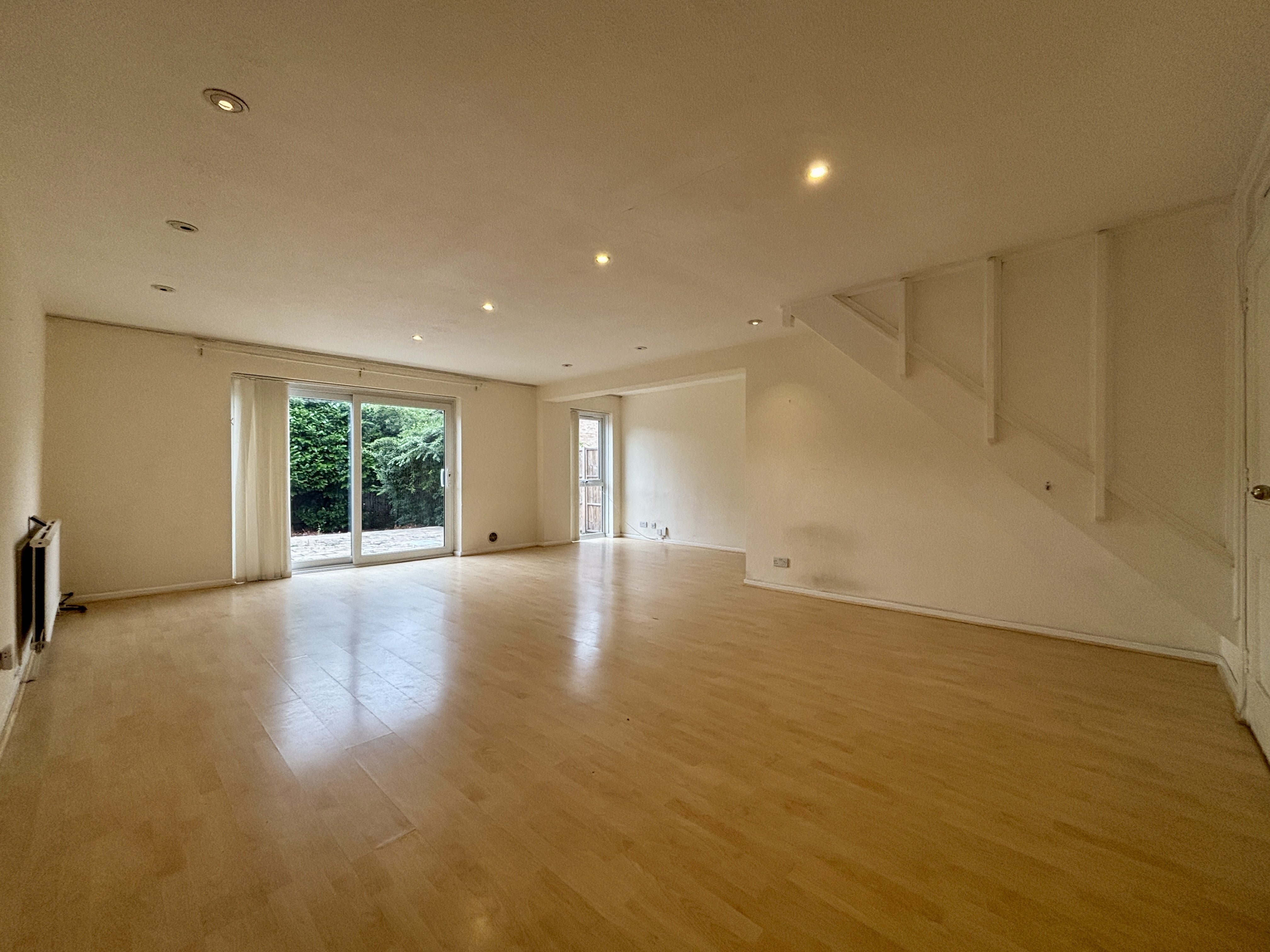 Flat Foxgrove Road in Greater London