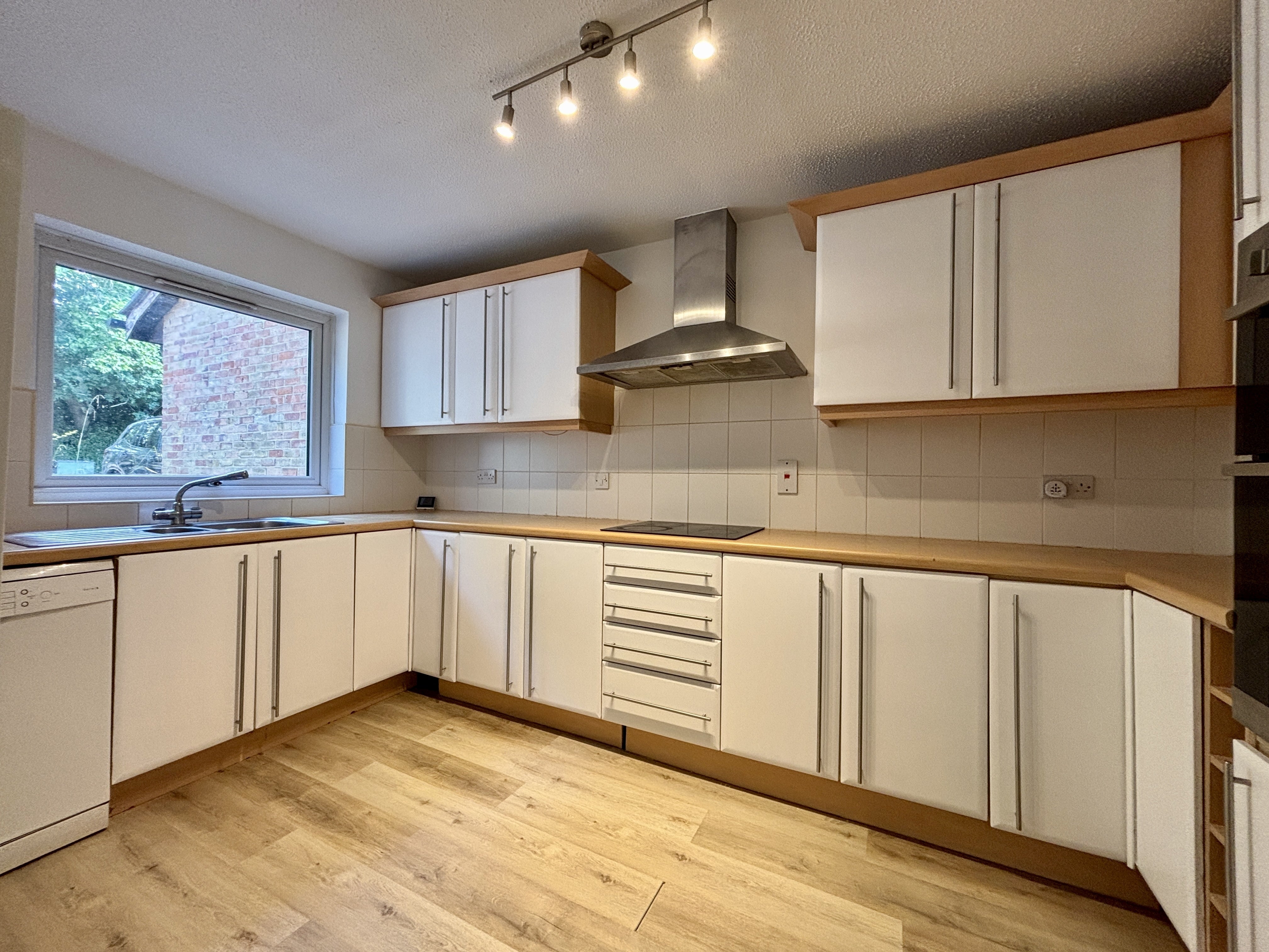Flat Foxgrove Road in Greater London