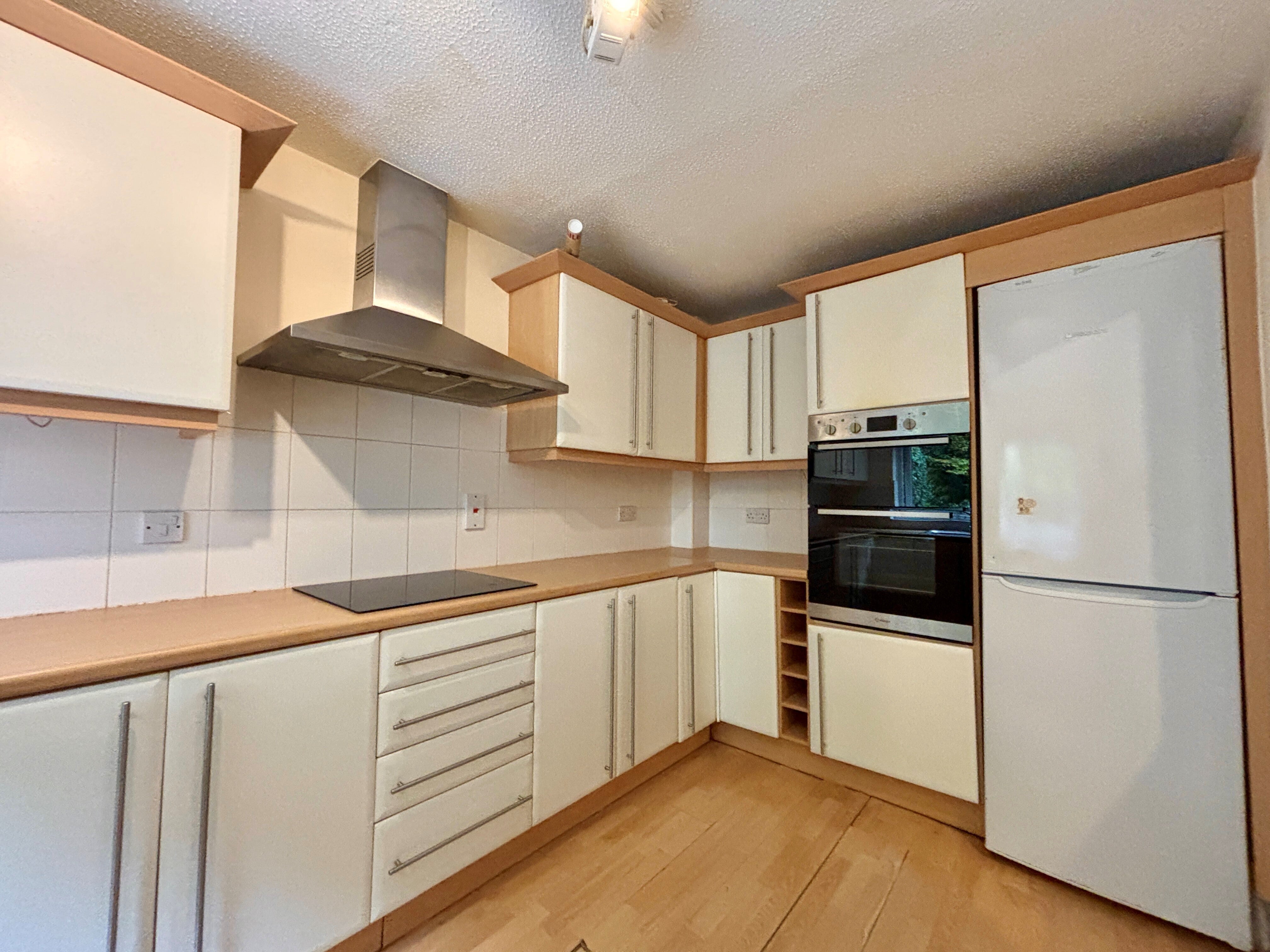 Flat Foxgrove Road in Greater London
