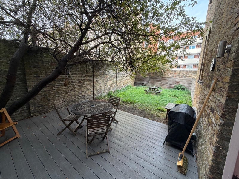 Room Cephas Street in Greater London